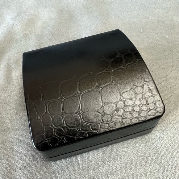 JUSTIN DAVIS Jewerly Box + Outer Box 3.90x3.90x1.90 inches - Picture 5 of 7